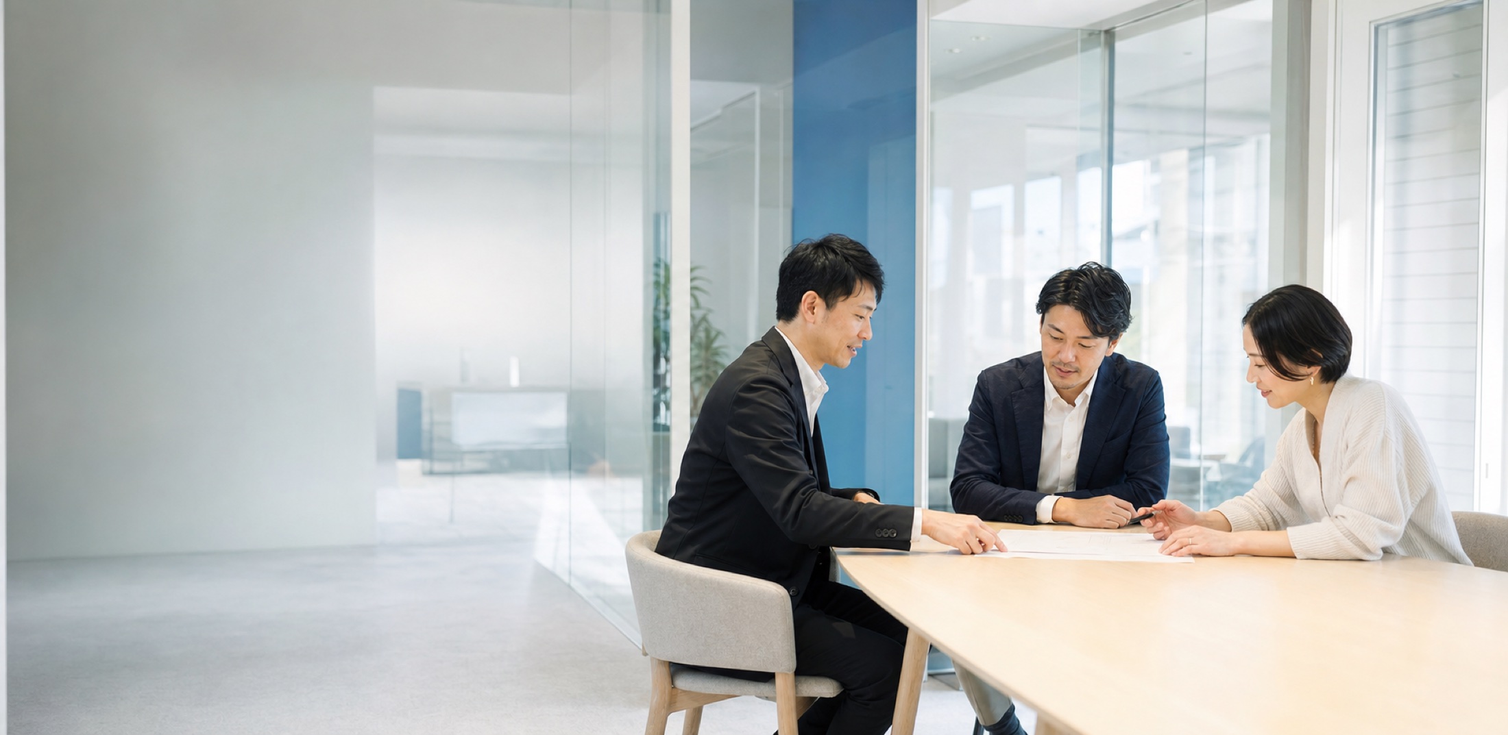 業務改善について話し合うチーム